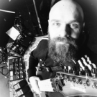 Joe Satriani júliusban a Barba Negra Trackben, Lukács Peta felvezetésével